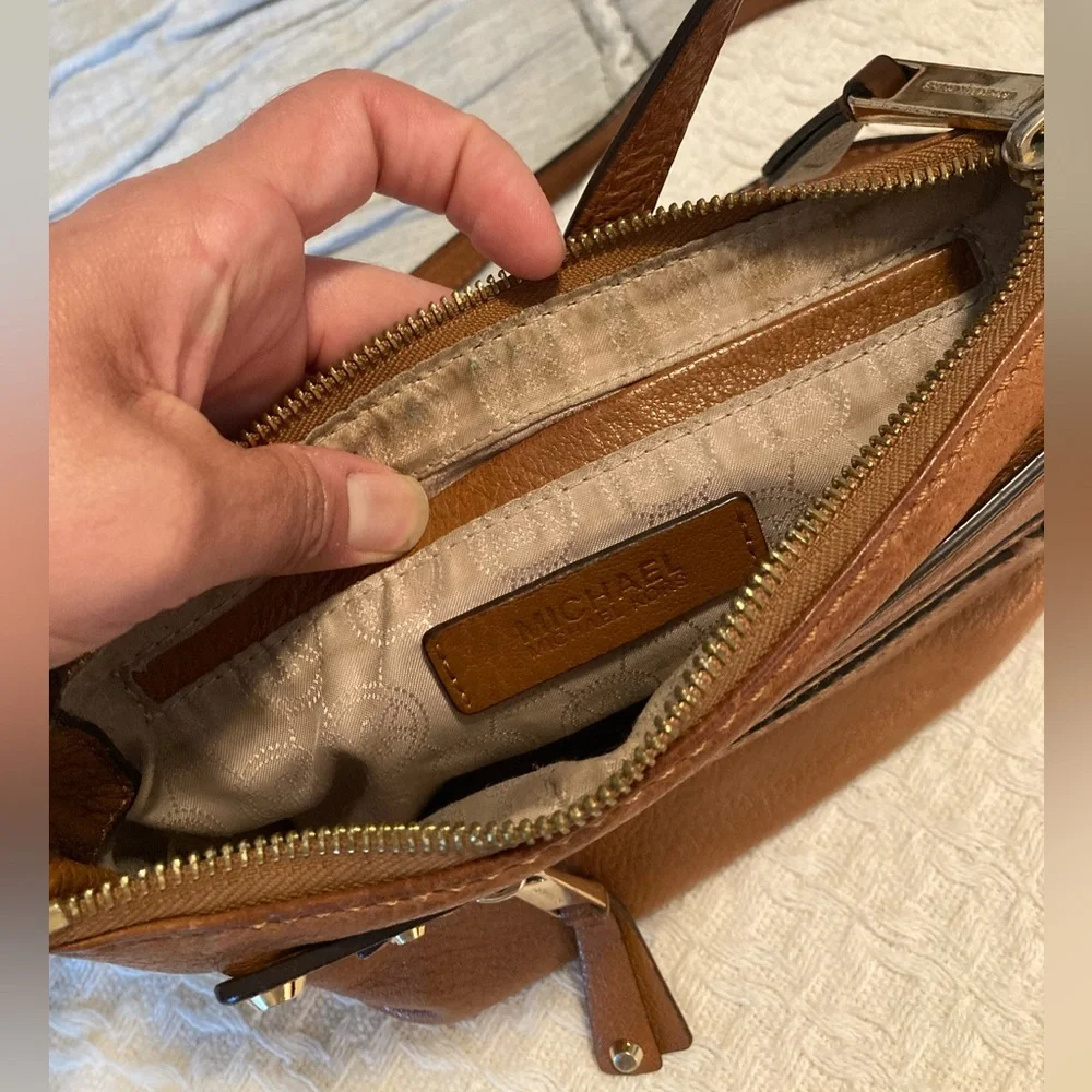 Michael Kors Gilmore Small Crossbody - Picture 6 of 9